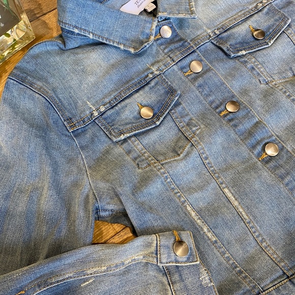 Elizabeth And James Piper Denim Jacket Distres - Picture 2 of 12